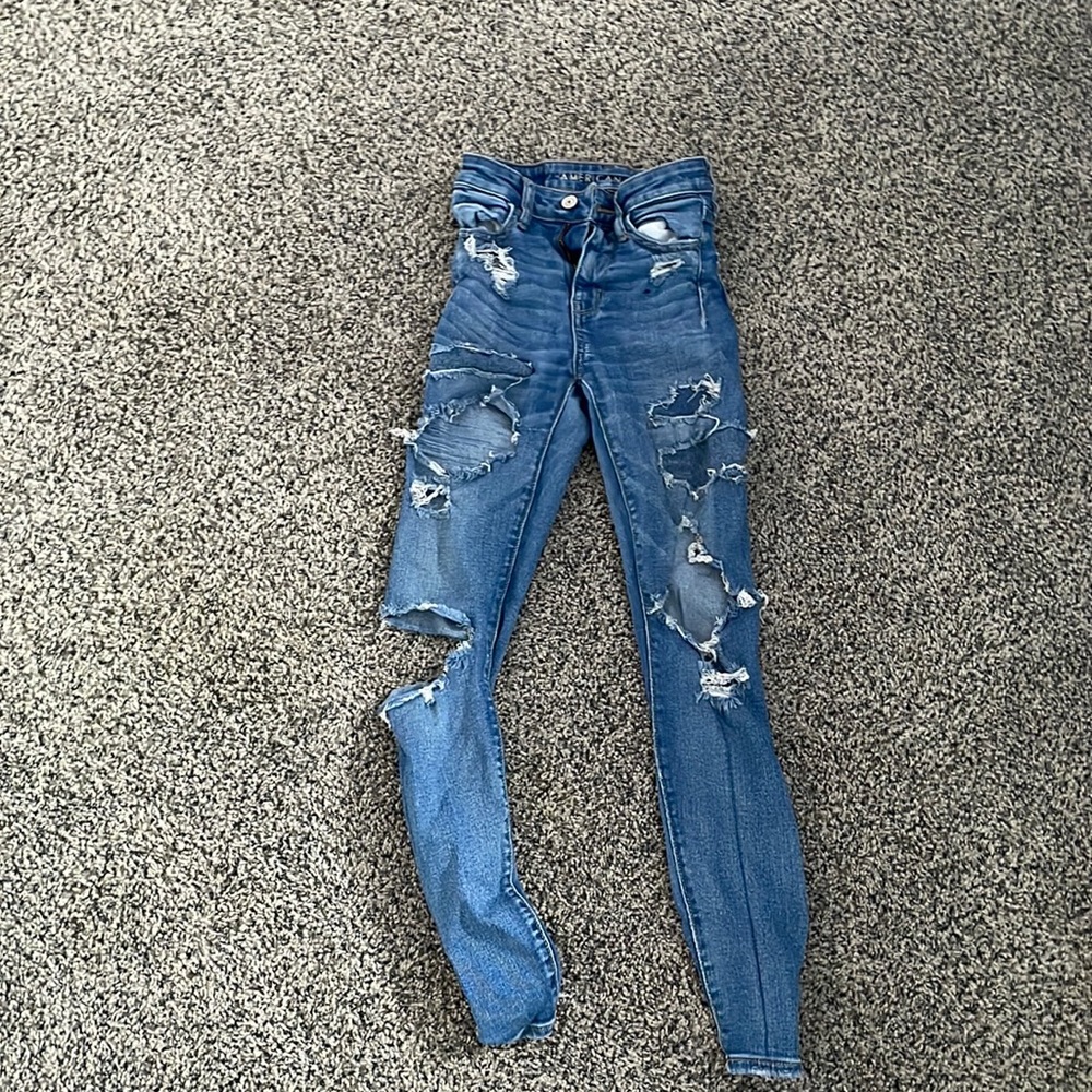 ripped skinny jeans!!